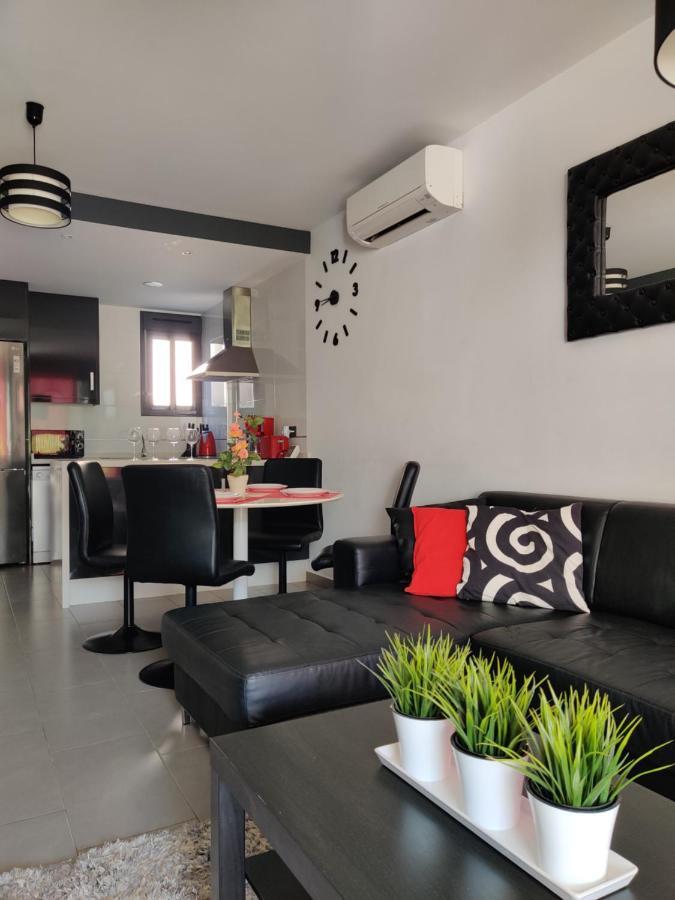 Oasis Beach Apartments لقنت المظهر الخارجي الصورة