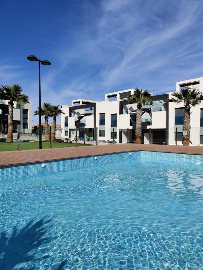 Oasis Beach Apartments لقنت المظهر الخارجي الصورة