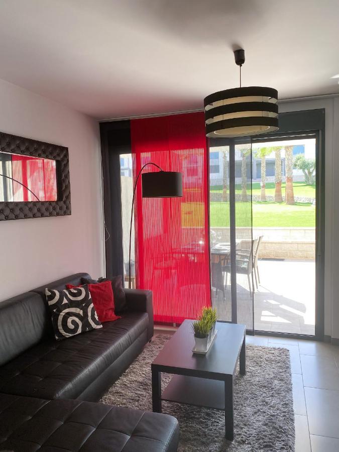 Oasis Beach Apartments لقنت المظهر الخارجي الصورة